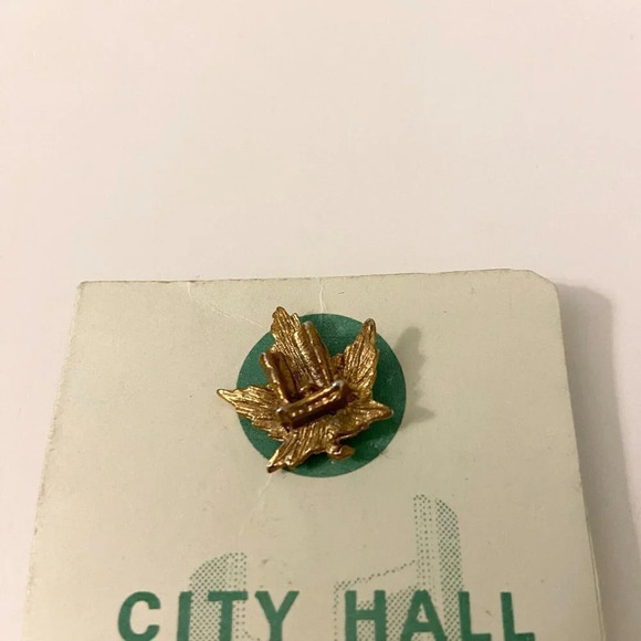 Vintage Maple Leaf Toronto City Hall Gold  Tone Enamel Pins - Picture 3 of 6